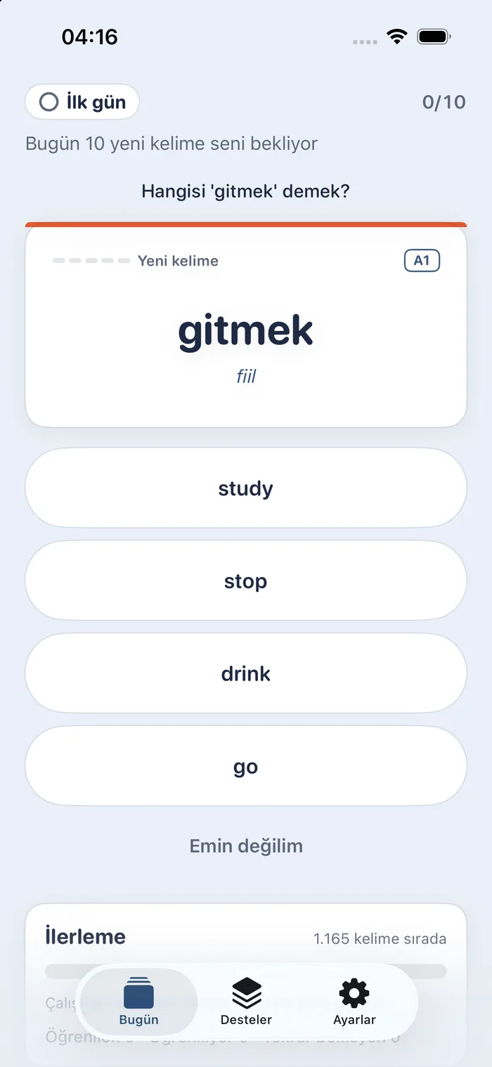 Dört şıklı soru: “Hangisi 'gitmek' demek?”; kartta gitmek, fiil; altında study, stop, drink ve go şıkları ile Emin değilim seçeneği.