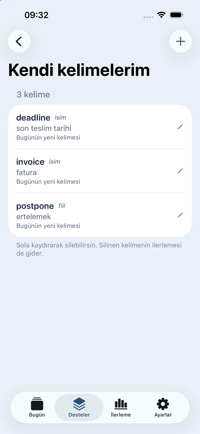 Kendi kelimelerim ekranı: 3 kelime; deadline (isim) son teslim tarihi, invoice (isim) fatura, postpone (fiil) ertelemek; her biri bugünün yeni kelimesi; “Sola kaydırarak silebilirsin. Silinen kelimenin ilerlemesi de gider.” notu.